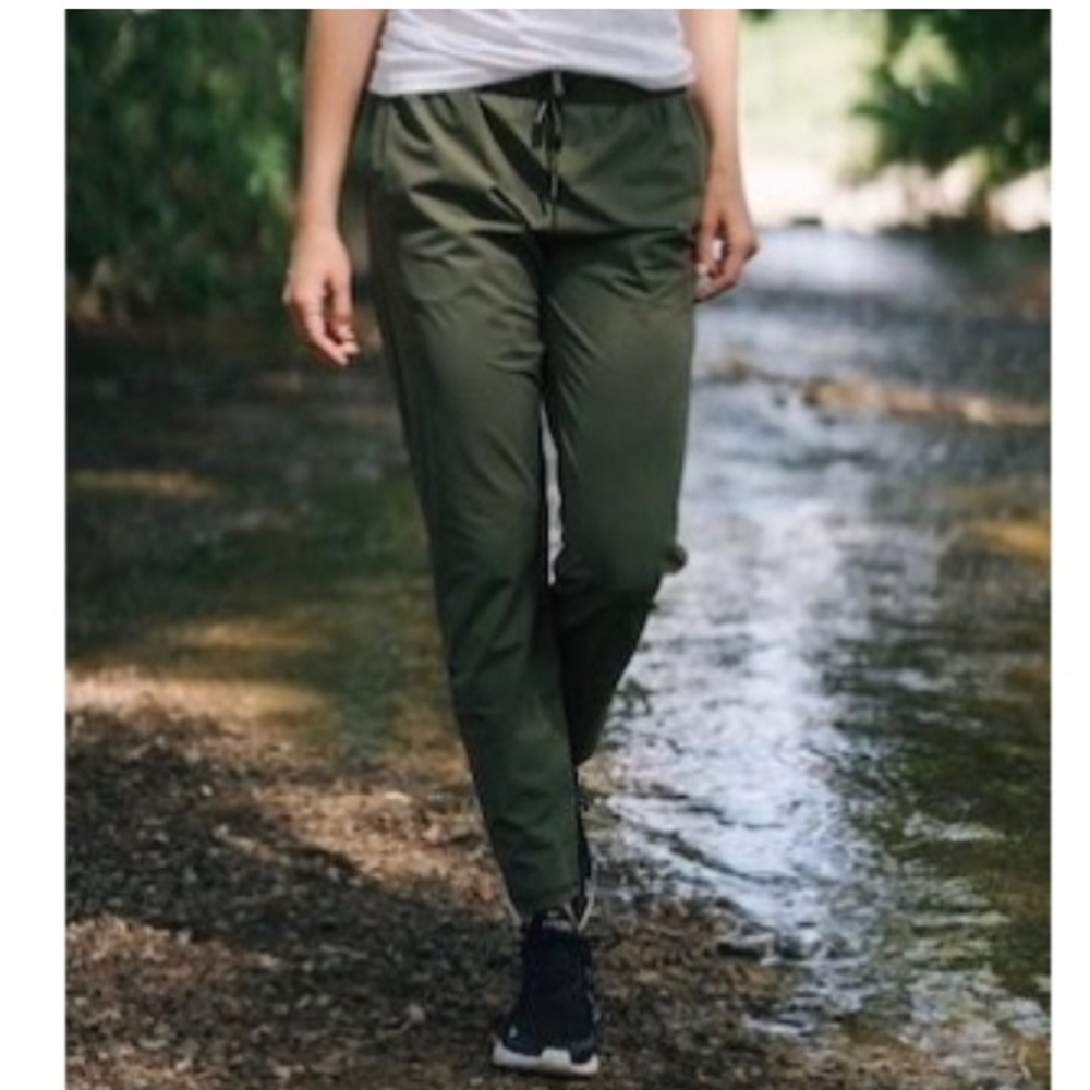 Zyia Olive Everywhere pants Large EUC
